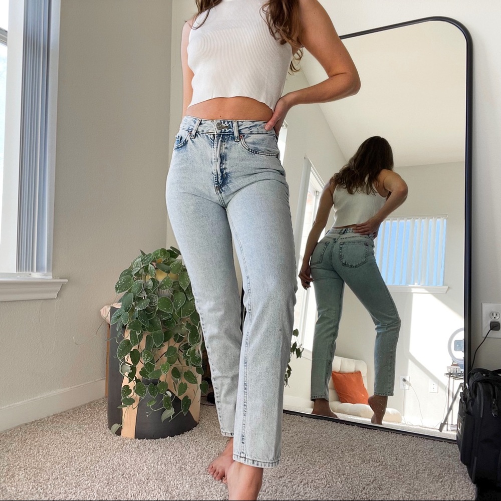 BDG Mom High Rise Jeans - Light Wash